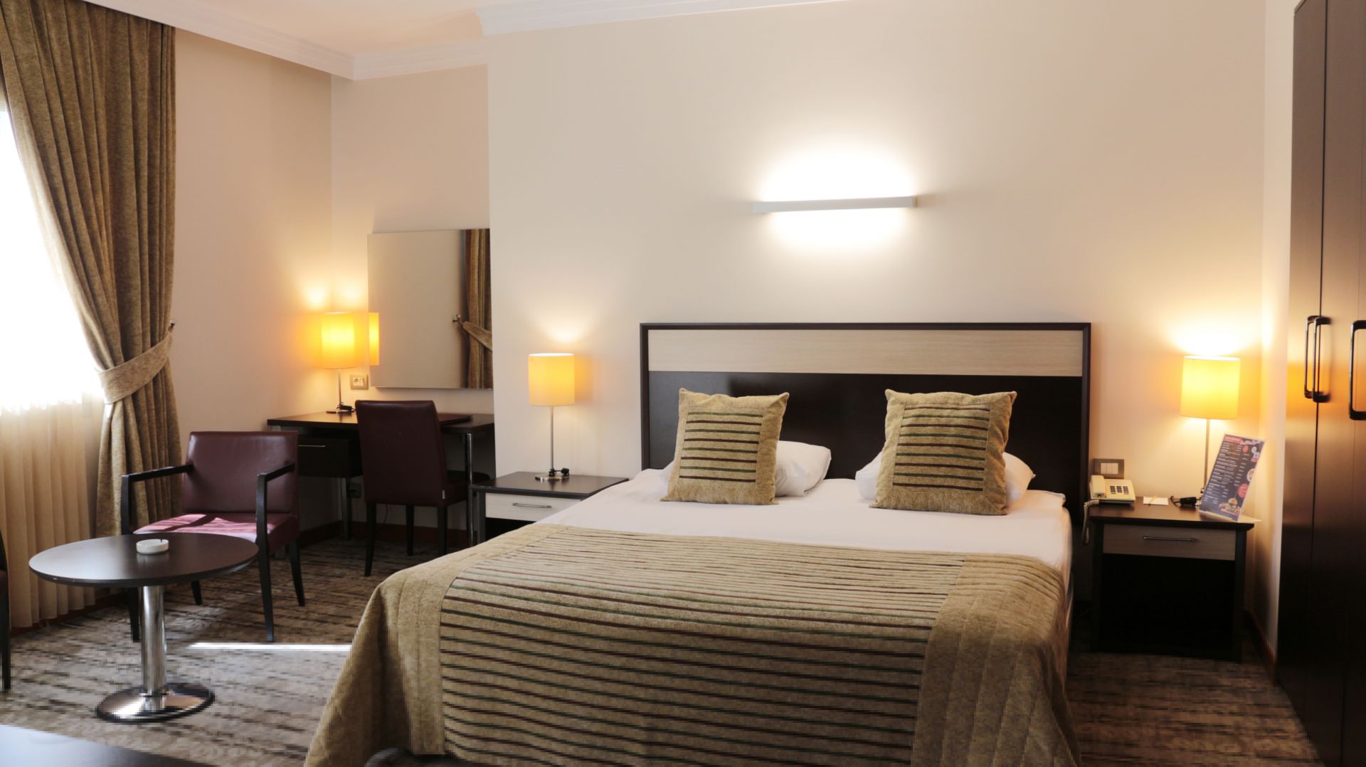 DELUXE FRENCHBED ROOM